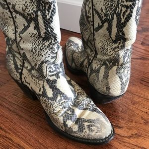 Vintage SNAKESKIN cowboy boots!